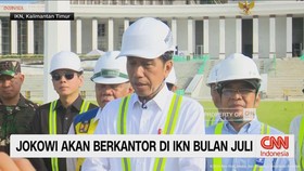 VIDEO: Listrik Padam, Penjual Air Isi Ulang Diserbu Warga
