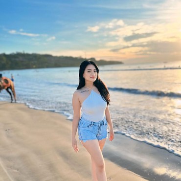 Jadi Mualaf, 7 Potret Perubahan Drastis Nathalie Holscher Usai Cerai dari Sule