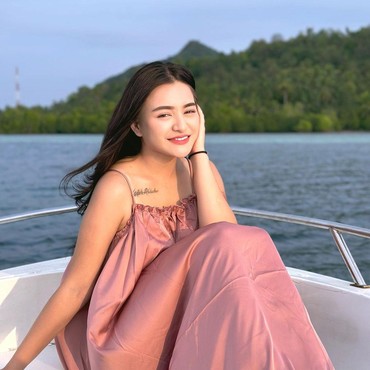 Gaya Seksi Nathalie Holscher Saat Perdana Tampil Kembali Nge-DJ