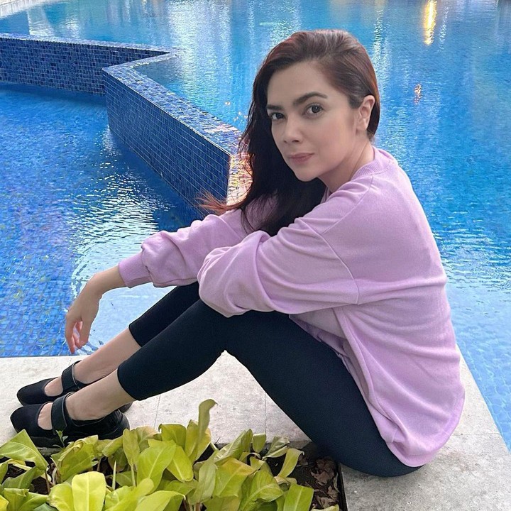 <p>Pemain sintron Nova Soraya sudah lebih dari 20 tahun berkarier di dunia hiburan. Perempuan kelahiran Bandung ini banyak membintangi judul sinetron terkenal di Tanah Air, Bunda. (Foto: Instagram @novasoraya16)</p>