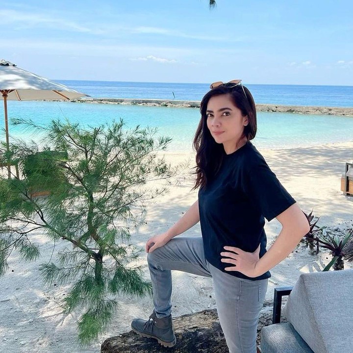 <p>Paras Nova Soraya yang terlihat awet muda ini sering menuai komentar positif dari netizen, Bunda. Banyak netizen memuji kecantikan perempuan bernama lengkap Nova Soraya Lalwani ini. "cantikk bangett," tulis seorang netizen. "Idola... wajahnya dari dulu gitu gitu ajh...menolak tua," ujar yang lain. (Foto: Instagram @novasoraya16)</p>