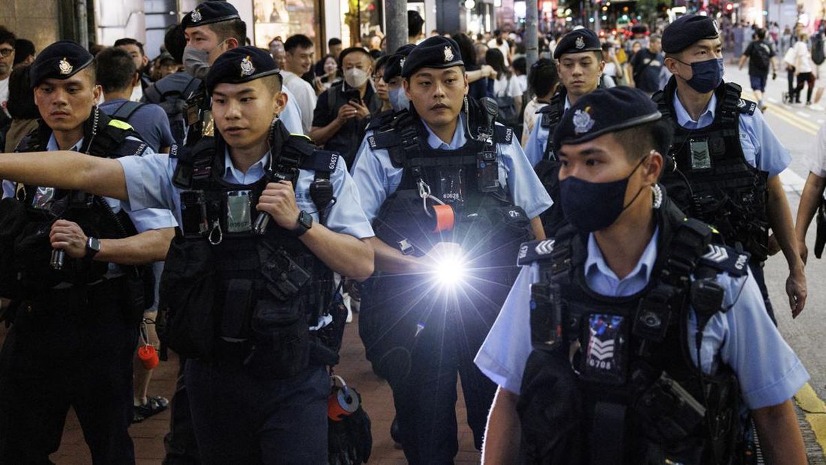 Polisi Hong Kong Kini Berwenang Minta Password Ponsel dan Komputer