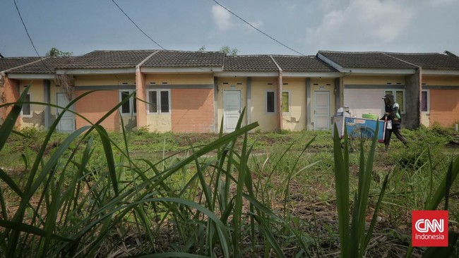 Pengamat properti menyebut salah satu biang kerok yang membuat rumah subsidi terbengkalai adalah lokasi yang jauh dari tempat kerja dan fasilitas umum.