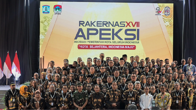 Ketua Asosiasi Pemerintah Kota Seluruh Indonesia (APEKSI) sekaligus Wali Kota Surabaya, Eri Cahyadi memimpin secara langsung Rapat Kerja Nasional