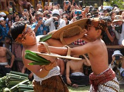 Tradisi Siat Pandan: Warisan Budaya Bali yang Sarat Makna