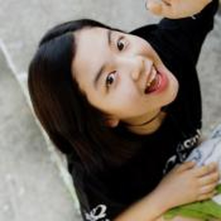 <p>Beranjak dewasa, bintang drama <em>My Beloved Summer</em> ini pun semakin tumbuh dengan parasnya yang menawan. Penampilan Roh Jeong Eui kerap disebut sebagai kecantikan dengan kesan seperti gadis polos. (Foto: Namoo Actors)</p>