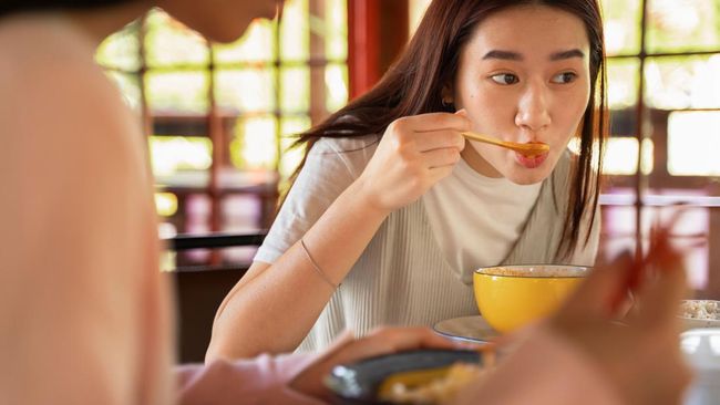 Takut Asam Lambung Naik? Setop Konsumsi 7 Makanan Ini