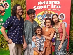 Sinopsis Keluarga Super Irit dan Jadwal Tayangnya di Bioskop Surabaya