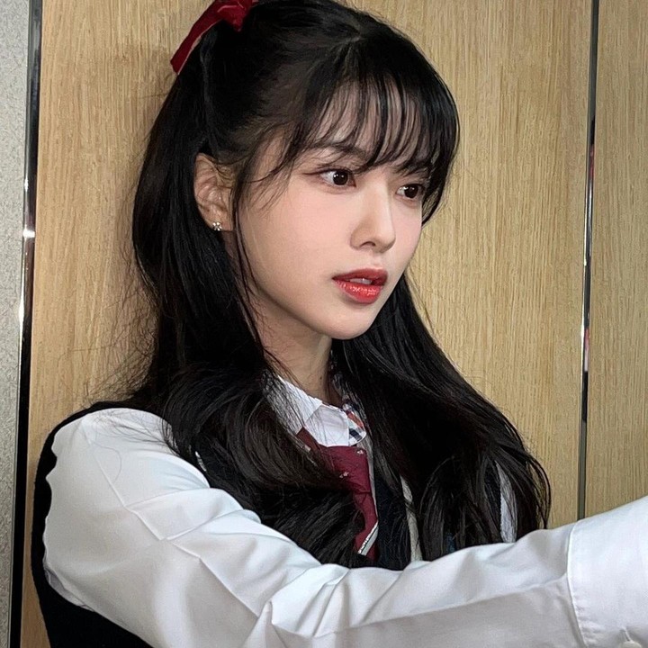 <p>Mata bulat dengan hidung mancung di wajahnya yang kecil seringkali menjadi pujian yang diterima Roh Jeong Eui. Bintang drakor <em>18 Again</em> ini memang dikenal dengan riasan yang begitu cocok dengan figur wajahnya. (Foto:Instagram @jeongeuiyam)</p>