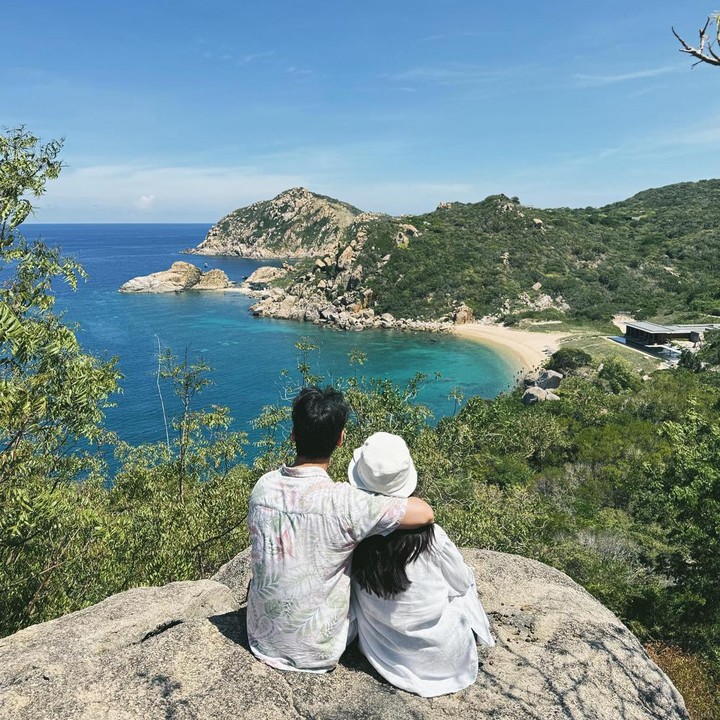 <p>Baru-baru ini, Maudy Ayunda membagikan potret terbarunya saat berlibur ke luar negeri bersama Jesse Choi. Mereka tengah pelesir ke Vietnam, Bunda. (Foto: Instagram @maudyayunda)</p>