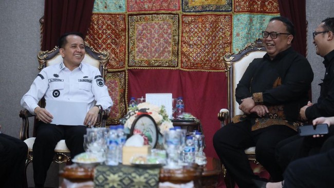 Pj Gubernur Sumsel, Agus Fatoni, bercerita tentang komitmennya untuk memperkuat citra Sumsel di tingkat nasional saat menemui CNN Indonesia.