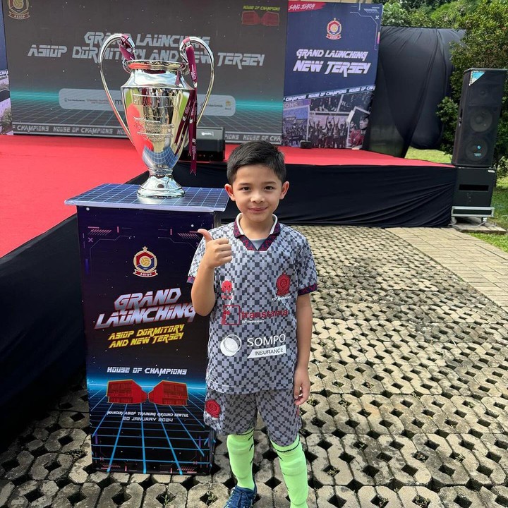 <p>Ashanty sendiri kerap mengunggah berbagai momen kala Arsya berlatih sepakbola, Bunda. Belum lama ini, diketahui Arsya pun terpilih menjadi pendamping timnas Indonesia. (Foto: Instagram: @ashanty_ash)</p>