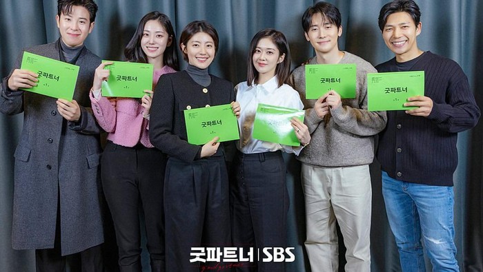 Pancarkan Chemistry Kuat, Drama Baru Jang Na Ra dan Nam Ji Hyun 'Good Partner' Rilis Proses Pembacaan Naskah