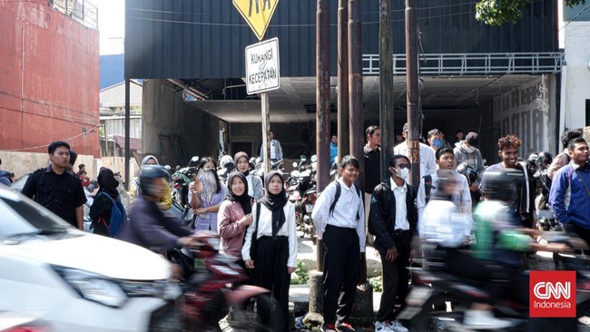 Politikus PDIP soal #Kaburajadulu: Anak Muda Tak Puas Kondisi Negeri Wakil Ketua Komisi IX DPR RI meminta pemerintah tidak merespons munculnya tagar #Kaburajadulu dengan mencap masyarakat tak nasionalis.