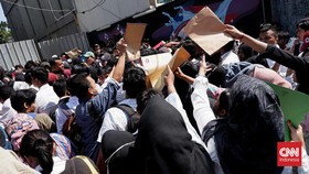 Politikus DPR Sorot 18 Ribu Orang Kena PHK Awal 2025: Potret Kepedihan
