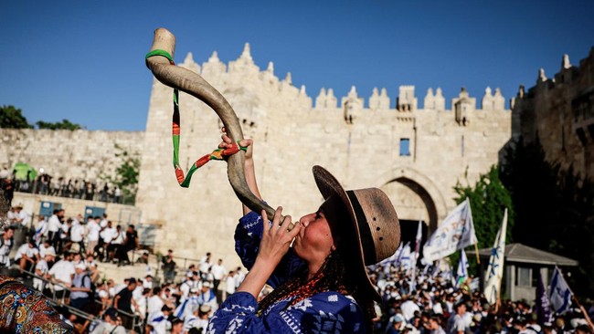 Hamas menyatakan keputusan pemerintah Israel mendanai tur para pemukim ilegal Israel ke Al Aqsa merupakan tindakan berbahaya yang bisa menyebabkan perang agama.