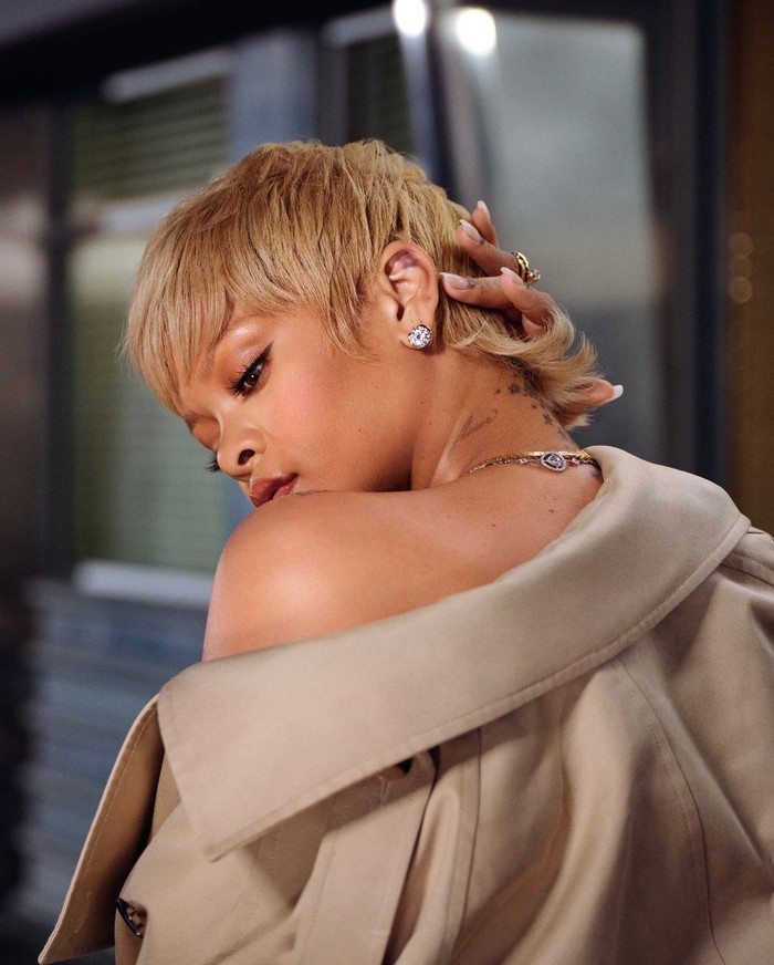 Rihanna Luncurkan Fenty Hair, Bisa Perbaiki Semua Jenis Rambut