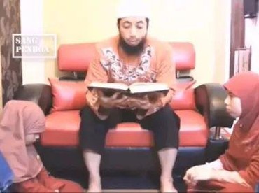 img-title 7 Potret Rumah Ustaz Khalid Basalamah yang Jadi Saksi Kasus Kuota Haji, Jadul & Sederhana