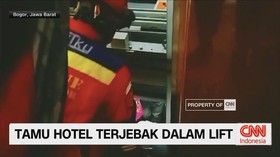 VIDEO: Tamu Hotel Terjebak dalam Lift
