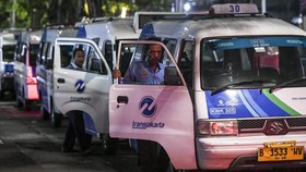 FOTO: Uji Coba Operasi Mikrotrans 24 Jam di Empat Rute