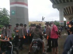 Siswi SD di Ambon Tewas Terseret Arus Banjir Usai Ranting yang Dipegang Patah