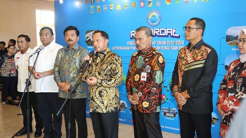 Menteri Dalam Negeri (Mendagri) Muhammad Tito Karnavian selaku Kepala Badan Nasional Pengelola Perbatasan (BNPP) menyatakan peran Pos Lintas Batas Negara (PLBN)