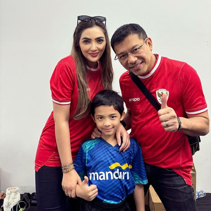 <p>Ashanty melahirkan anak keduanya, Arsya Akbar Pemuda Hermansyah, pada 28 Oktober 2016. Kehamilan Arysa ini tidak direncanakan oleh Ashanty dan suaminya, Anang Hermansyah. Ashanty mengaku lupa minum pil KB selama tiga hari saat melakukan perjalanan ke luar kota, sehingga ia pun hamil anak kedua. Meski tidak direncanakan, Ashanty dan Anang begitu bahagia dikaruniai anak kedua setelah dua tahun kelahiran anak pertamanya. (Foto: dok. Instagram Ashanty)</p>