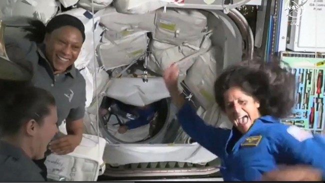 Drama Luar Angkasa: Dua Astronaut Bertahan Hidup Hampir Dua Bulan Terdampar di Kehampaan Kosmik