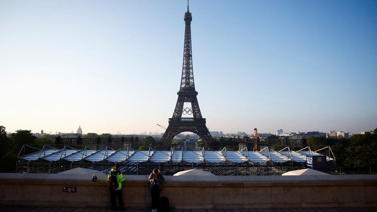 Menara Eiffel Tutup Lebih Awal Akibat Gelombang Panas di Paris