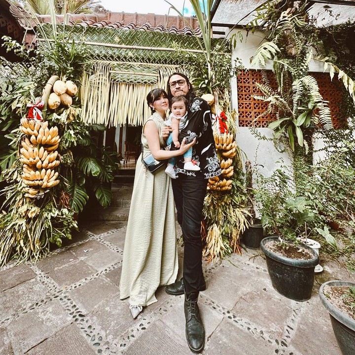<p>Tak lama setelah menikah, Ello dan Cindy dikaruniai seorang anak perempuan bernama Dunia Tahitoe pada 20 Februari 2023. (Foto: Instagram @marcello_tahitoe)</p>