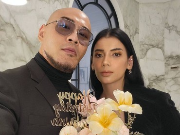 img-title Deddy Corbuzier dan Sabrina Chairunnisa Kompak Buka Suara Soal Perceraian