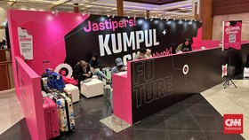 Gurih Bisnis Jastip: Berburu Diskon Modal Geret Koper