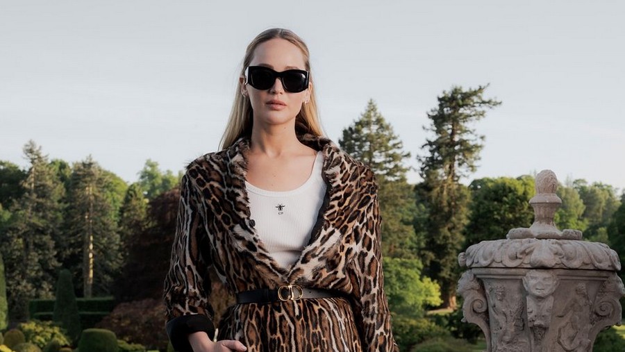 Jennifer Lawrence Jennifer Lawrence di show Dior Cruise 2025.