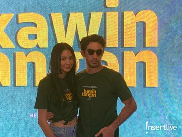 img-title Mikha Tambayong Kecewa Reza Rahadan Tak Bisa Ereksi di Series 'Kawin Tangan'