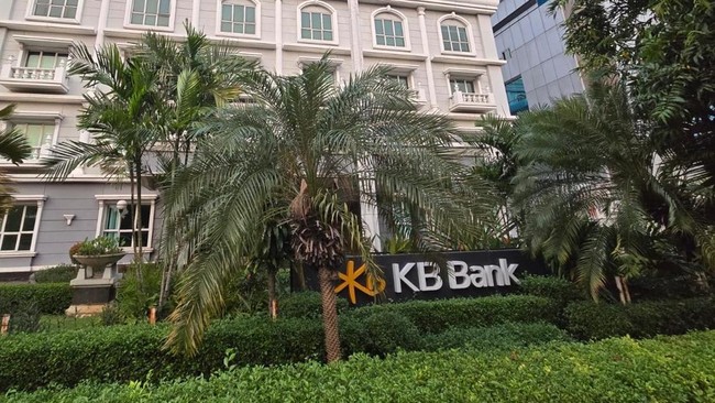 PT Fitch Ratings Indonesia telah menerbitkan peringkat internasional KB Bank di level 'BBB' dengan outlook stabil dan setara Sovereign Credit Rating Indonesia.