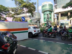 Warga Keluhkan Macet di Jalan Cikini Raya gegara Galian Berbulan-bulan