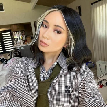 Lirik Lagu Heirloom Pain - NIKI