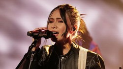 Lirik Lagu Blue Moon - NIKI