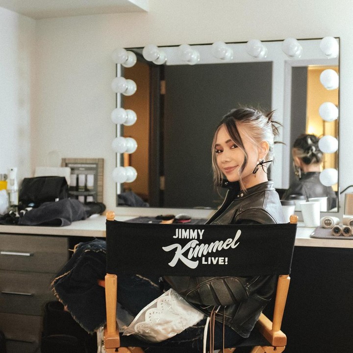 <p>Pencapaian Niki Zefanya di belantika musik internasional membuatnya dilirik oleh banyak pihak. Belum lama ini, ia disebut menjadi penyanyi Indonesia pertama yang berhasil tampil di acara TV Amerika Serikat,<em> Jimmy Kimmel Live.</em> (Foto: Instagram @nikizefanya)</p>