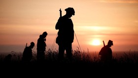 NYALANG: Bayang Semu di Tepi Rindu