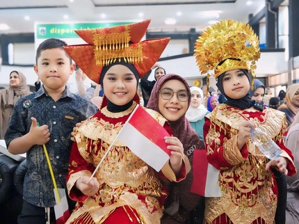 7 Potret Maryam Putri Oki Setiana Dewi Pakai Baju Adat Minang, Disebut Makin Cantik Bun