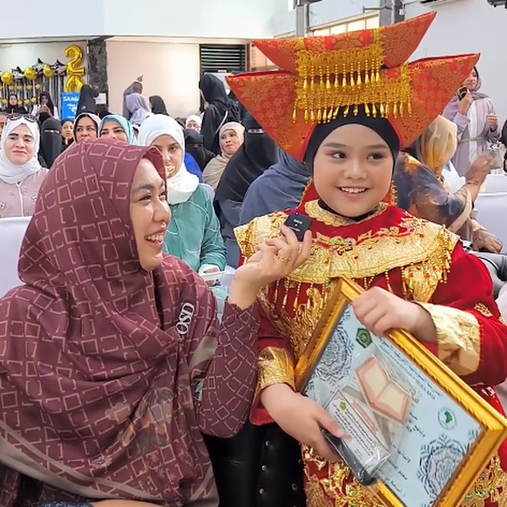<p>Maryam sendiri lahir pada 5 Desember 2014. Gadis cantik yang fasih berbahasa Arab ini pun sudah beranjak besar dan akan genap berusia 10 tahun. (Foto: Instagram: @maryam_nusaibah_abdullah)</p>