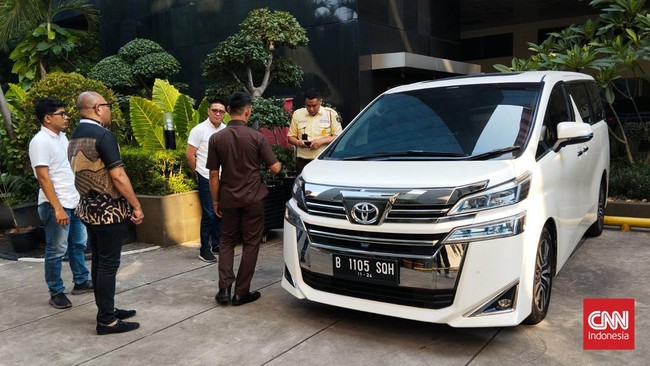 Mobil Vellfire dengan Pelat Nomor Fortuner Masuk ke KPK dari Keturunan SYL