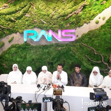 Gelar Syukuran, Raffi Ahmad & Nagita Slavina Bawa Keluarga Berangkat Haji