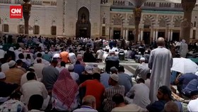 VIDEO: Lautan Muslim Padati Salat Jumat di Masjid Nabawi
