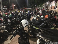 Kawasan Kota Lama Surabaya Diserbu Pengunjung di Akhir Pekan