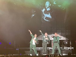 Berlangsung Meriah, Ini Alasan Konser Westlife Digelar di Candi Prambanan