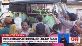 VIDEO: Mobil Patroli Polisi Diubah Jadi Gerobak Sayur