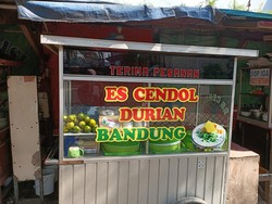 Jalan Macet Imbas Proyek Galian, PKL di Pasar Cipulir Ngaku Omzet Turun