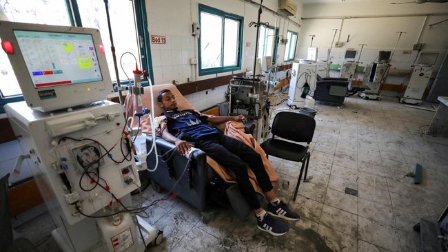 WHO mengevakuasi 55 pasien dan 72 caregiver dari Jalur Gaza, Palestina ke Uni Emirat Arab (UEA) pada Selasa (31/12) untuk perawatan medis khusus.
